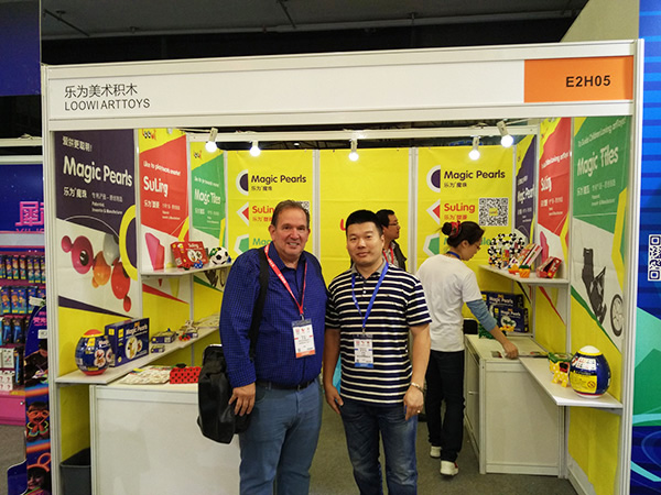 2016-China-Toy-Expo-Loowi-artToys-Booth-E2H05-a